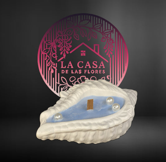 Handmade Shell candle by La Casa de Las Flores